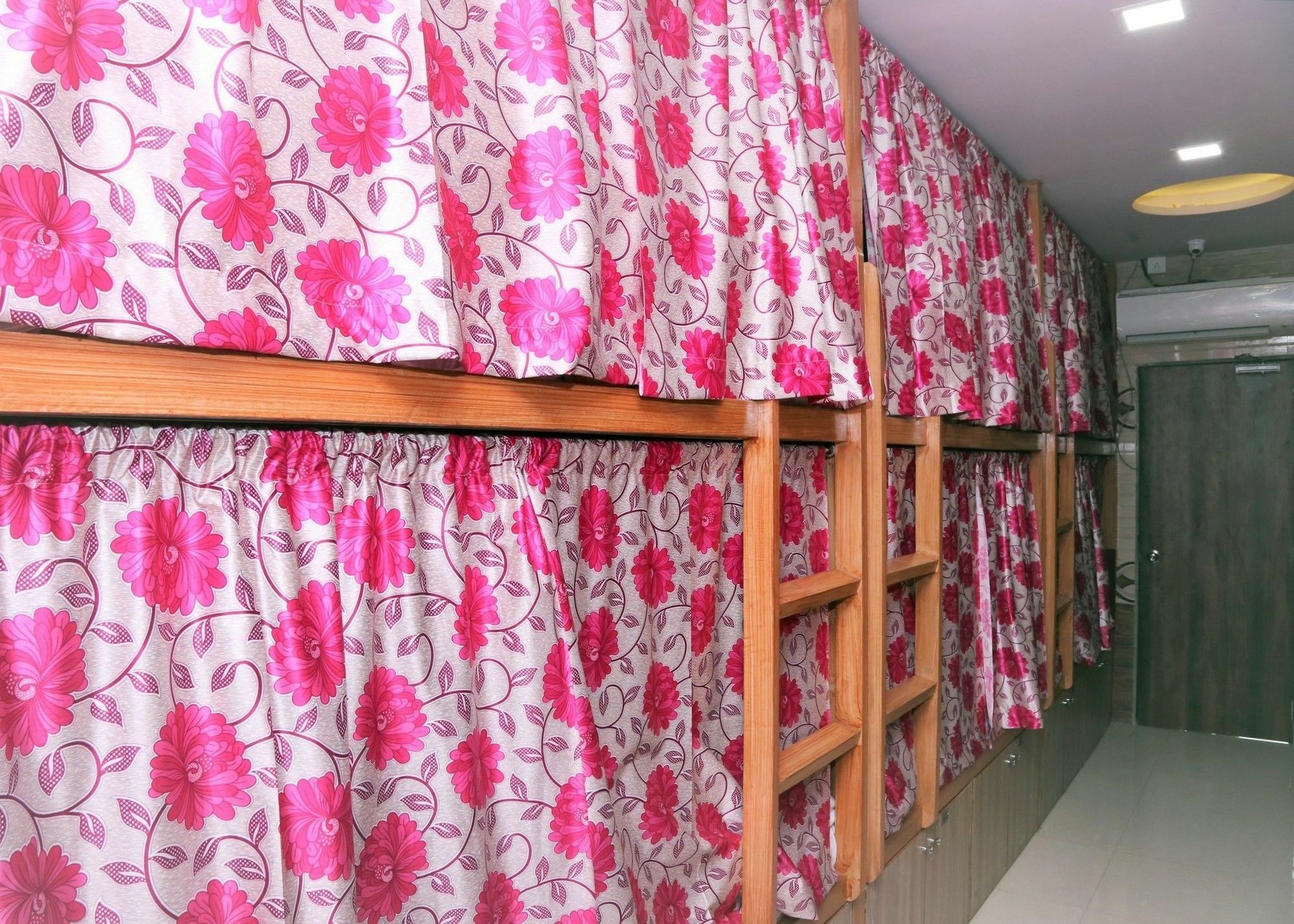 Delta Dormitory Bombay Exterior foto