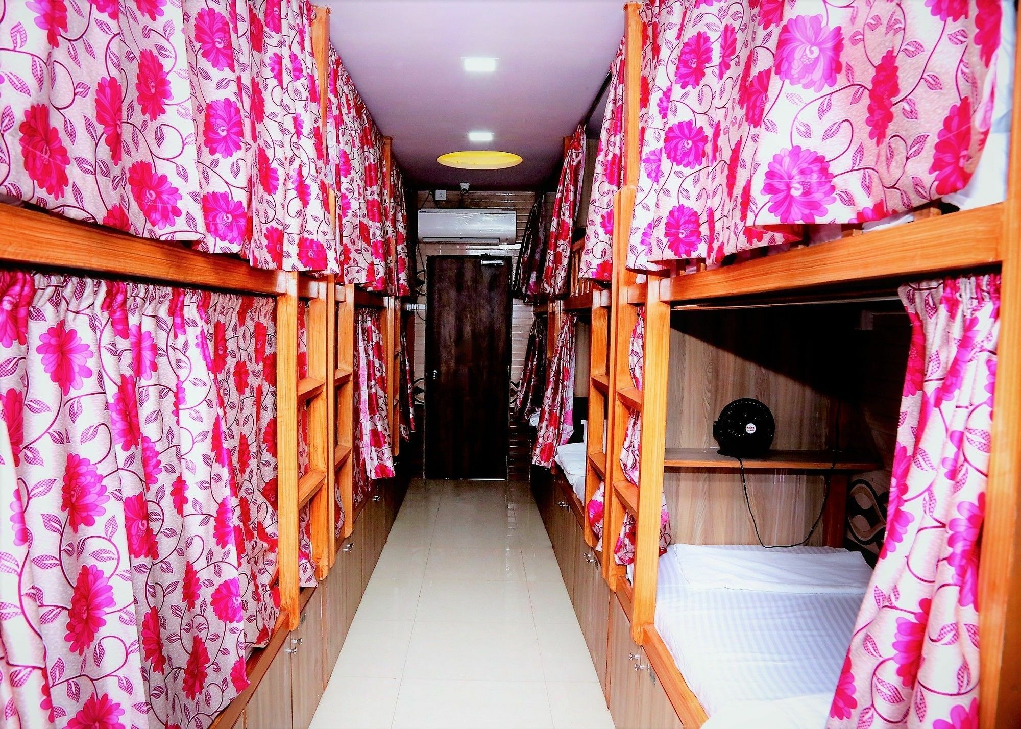 Delta Dormitory Bombay Exterior foto